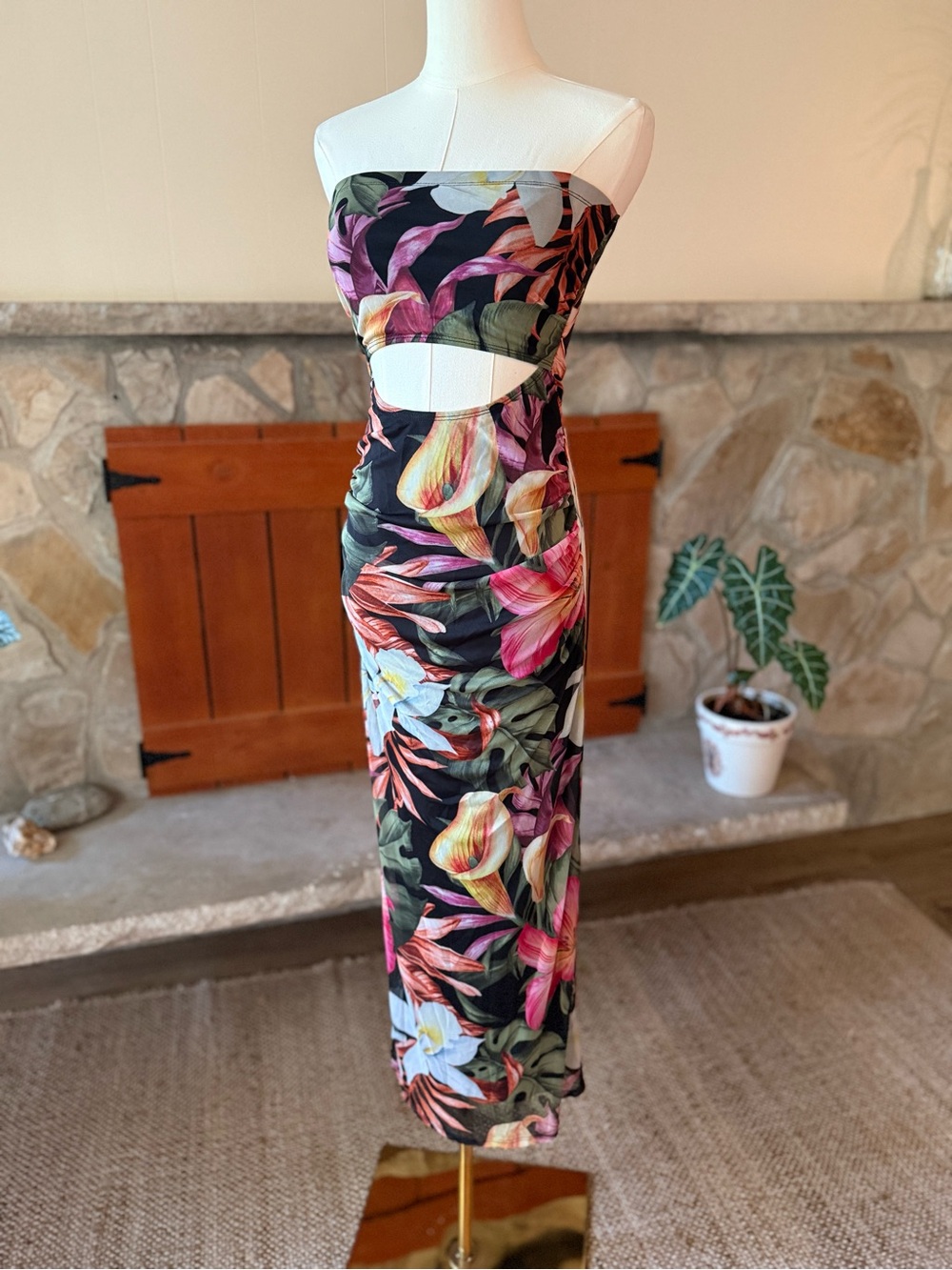 Madden NYC Cutout Maxi Tropical Floral Mesh Dress in Black & Pink Size Medium